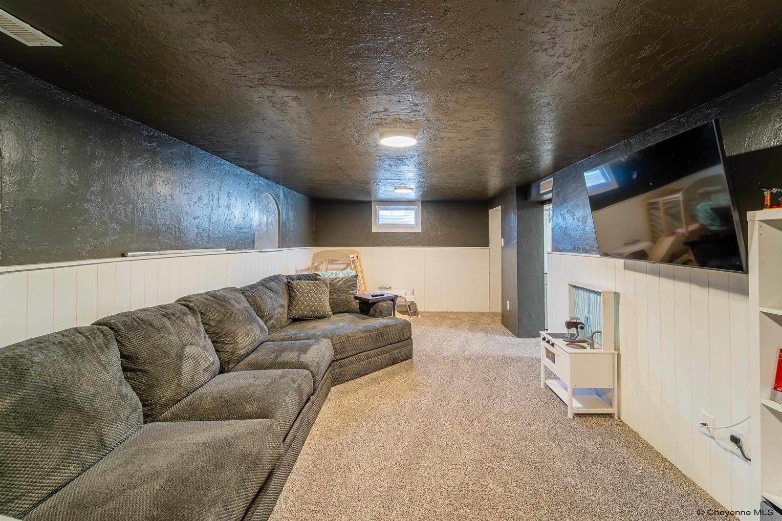 1106 Leisher Rd, Cheyenne, WY 82007