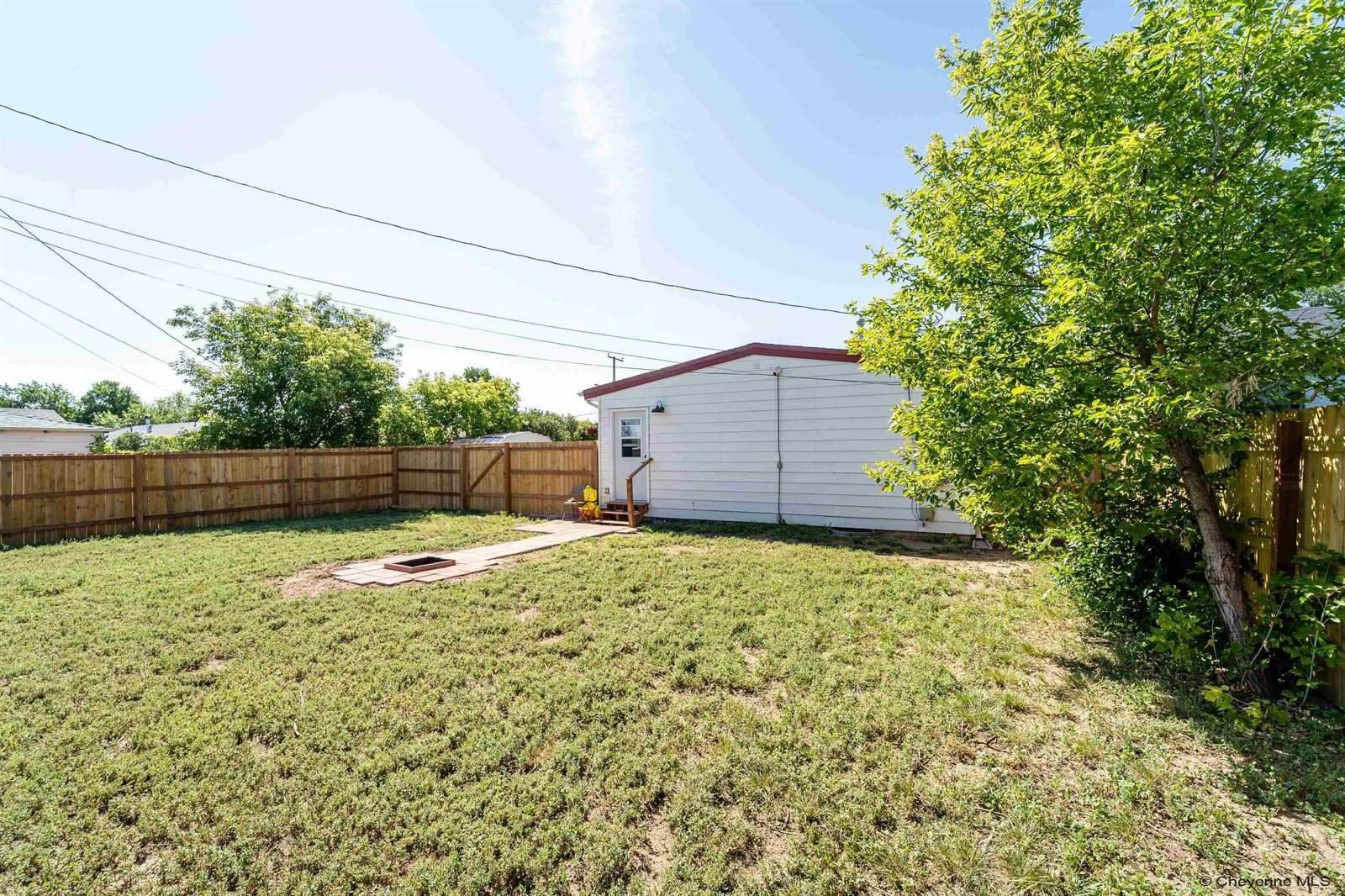 1106 Leisher Rd, Cheyenne, WY 82007