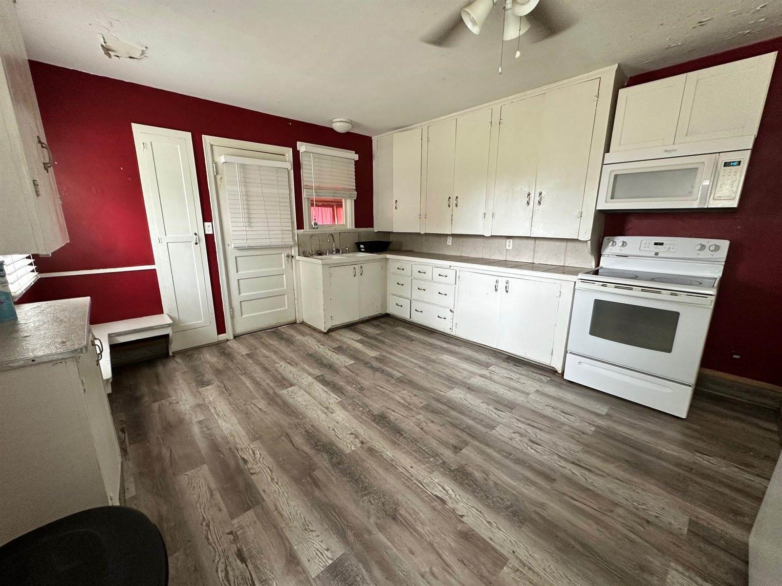 801 North 5th St, Arkansas City, KS 67005