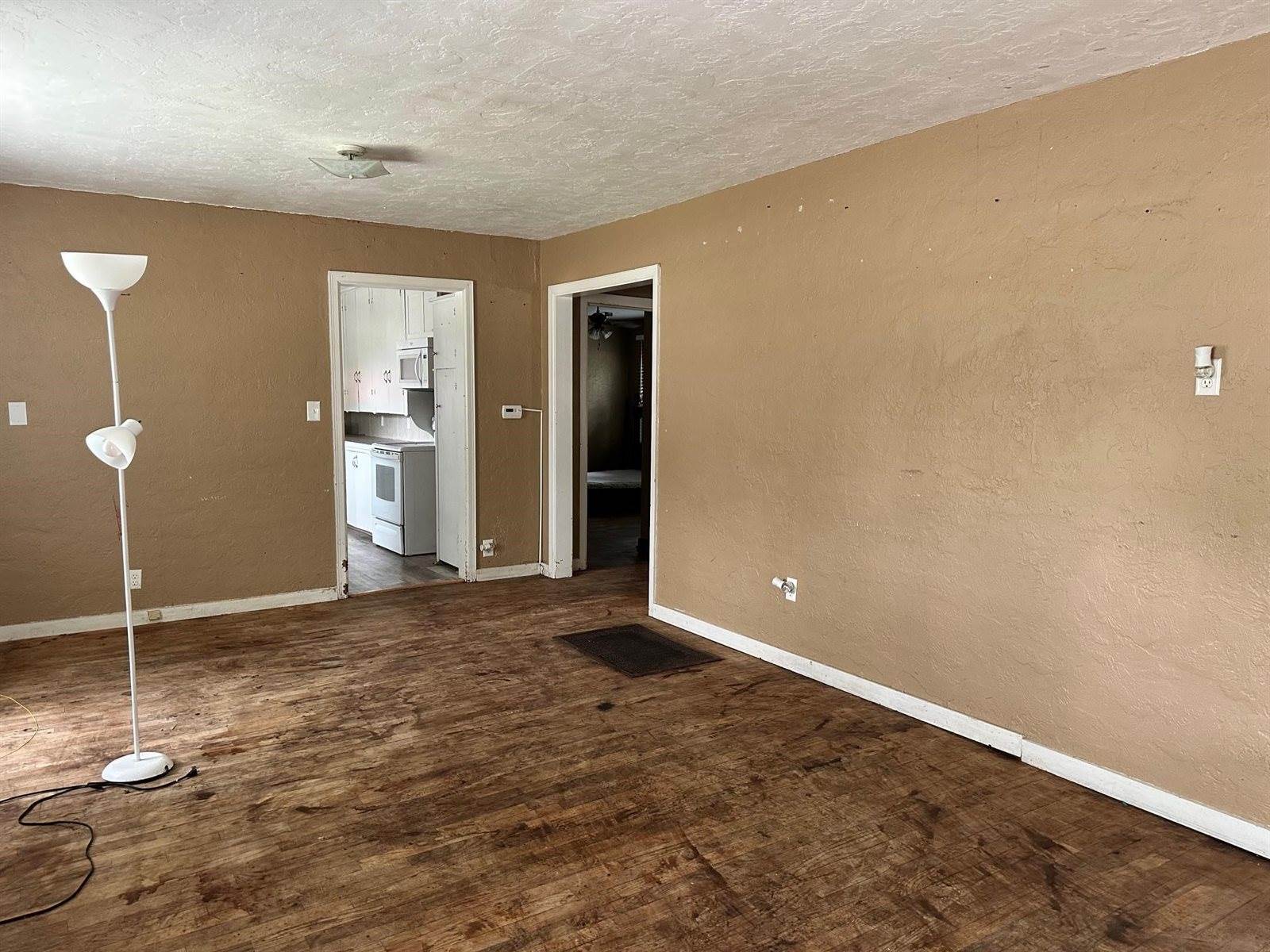 801 North 5th St, Arkansas City, KS 67005