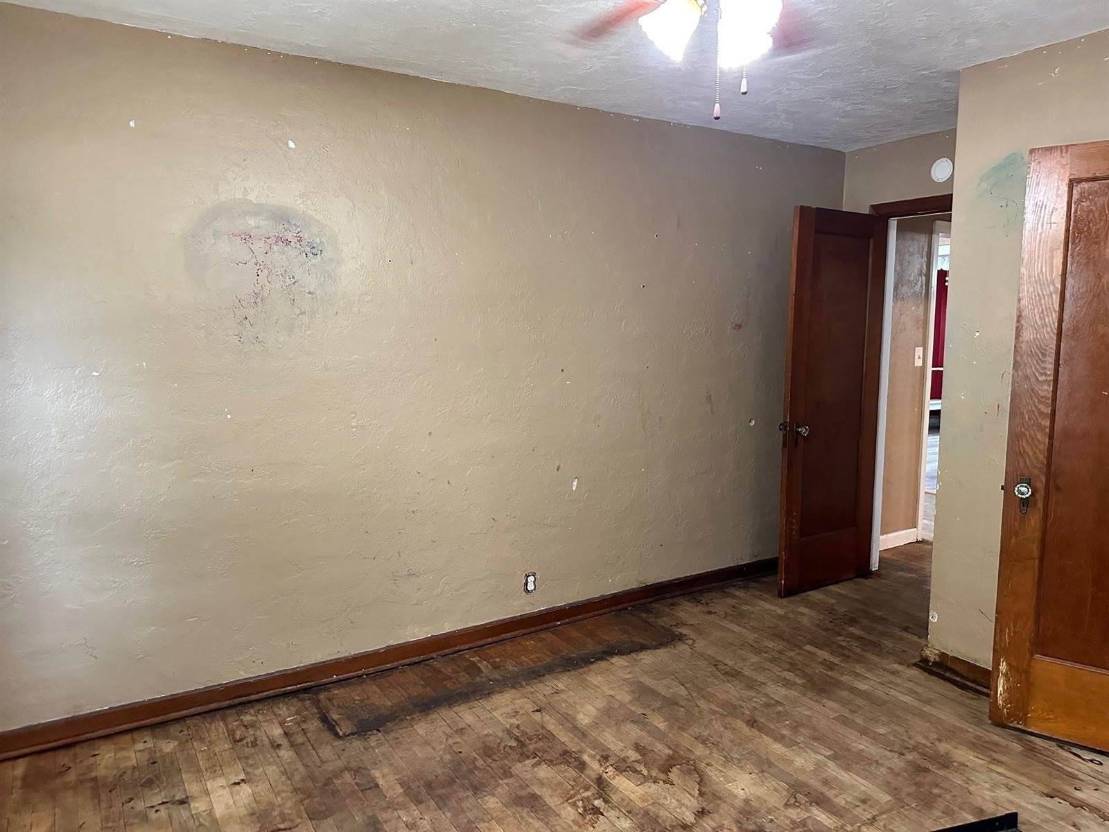 801 North 5th St, Arkansas City, KS 67005