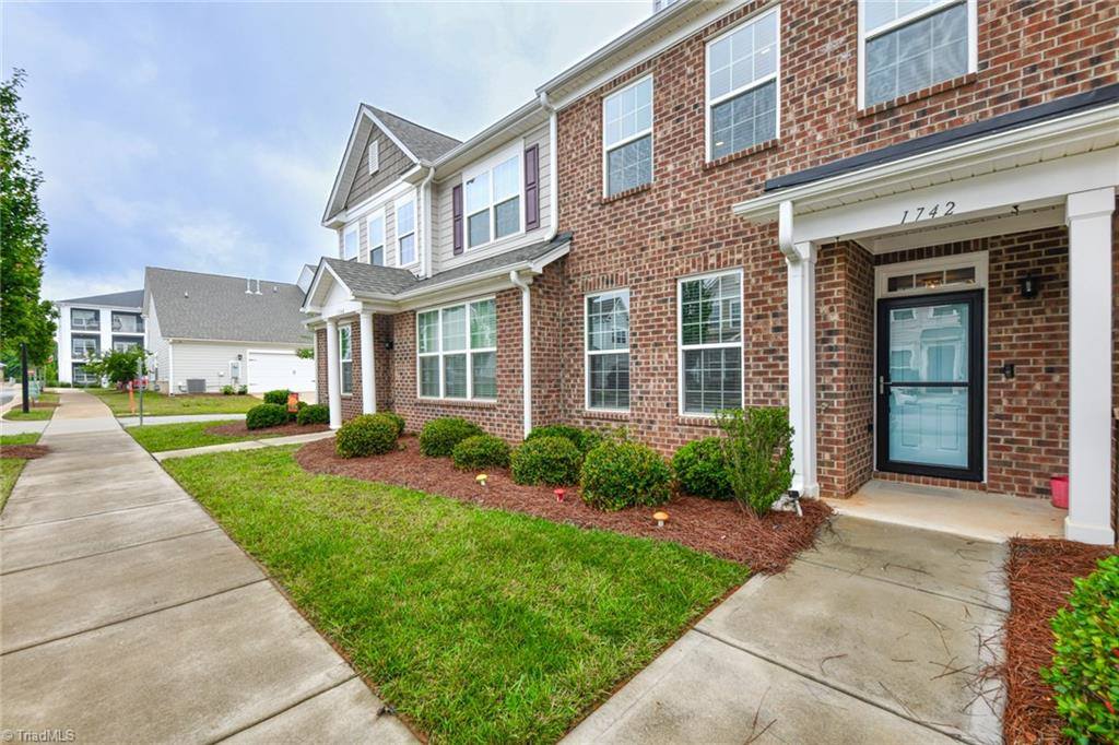 1742 Eastfall Street, Kernersville, NC 27284