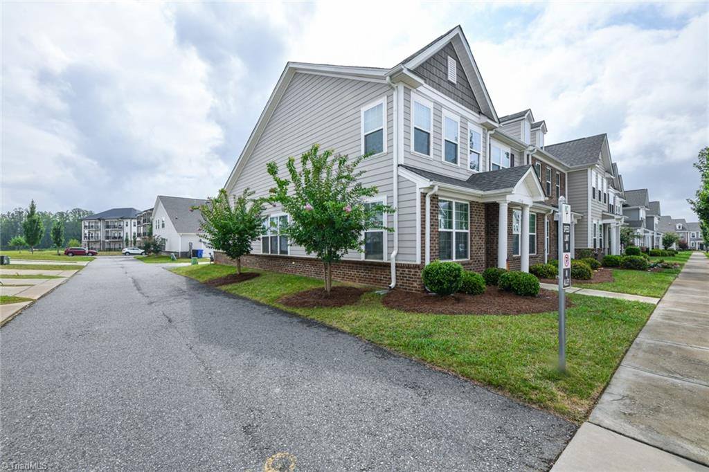 1742 Eastfall Street, Kernersville, NC 27284