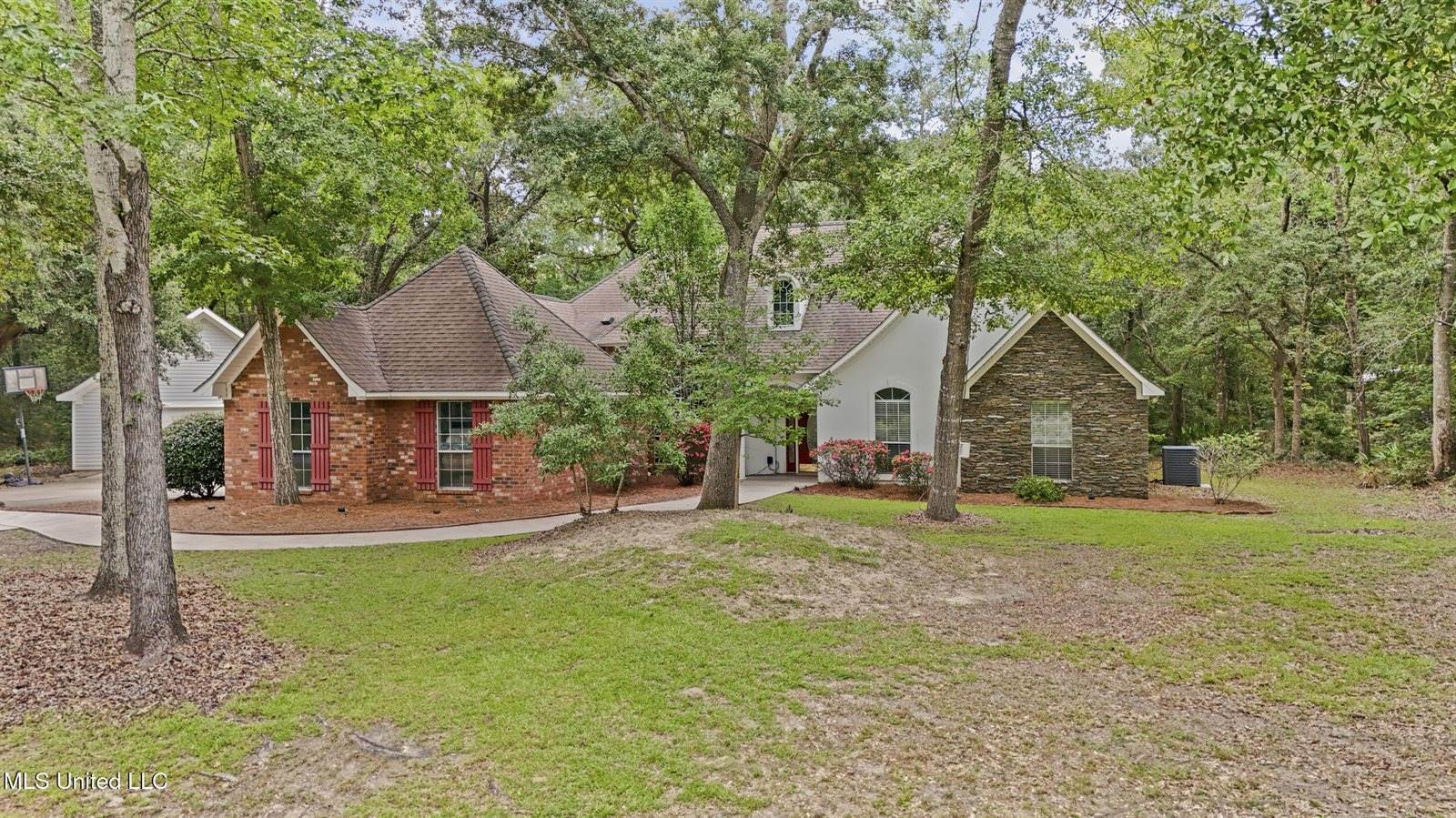 1400 Mary Street, Ocean Springs, MS 39564