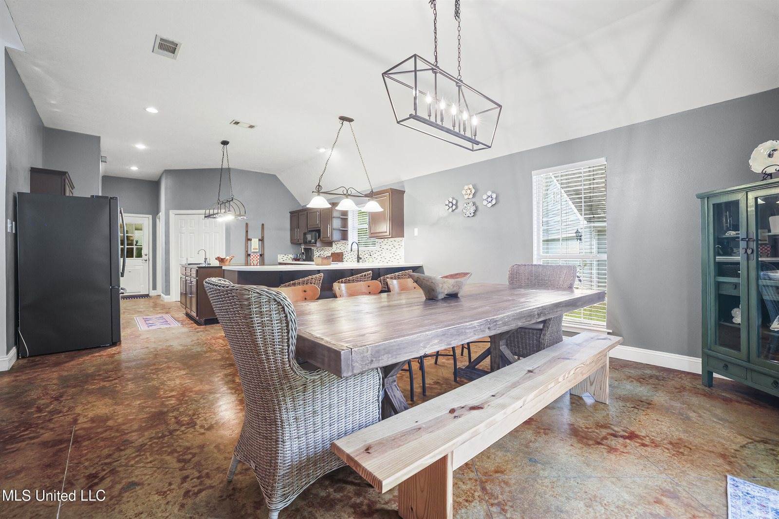 1400 Mary Street, Ocean Springs, MS 39564