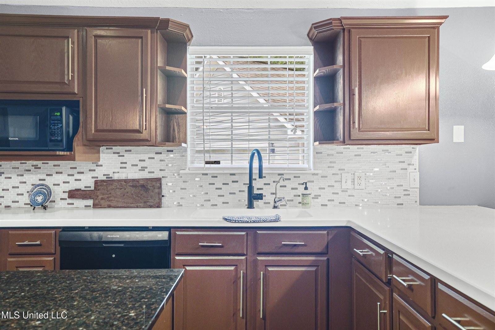 1400 Mary Street, Ocean Springs, MS 39564