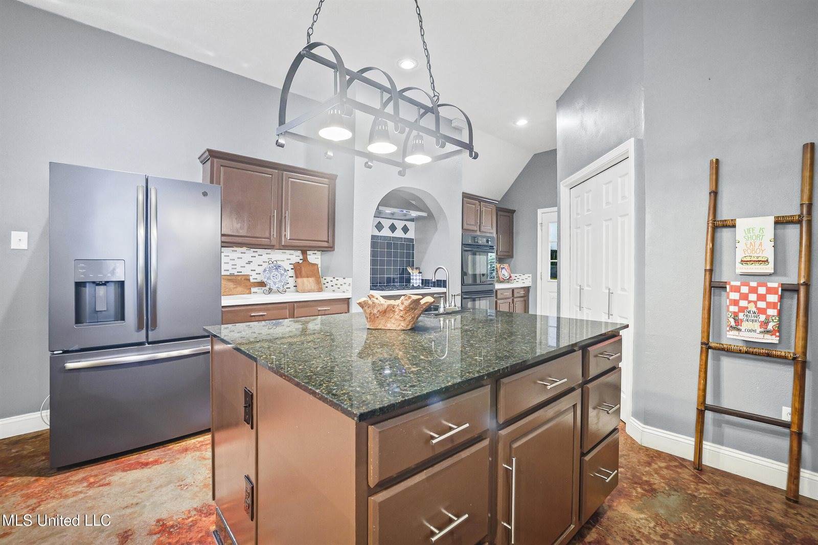 1400 Mary Street, Ocean Springs, MS 39564