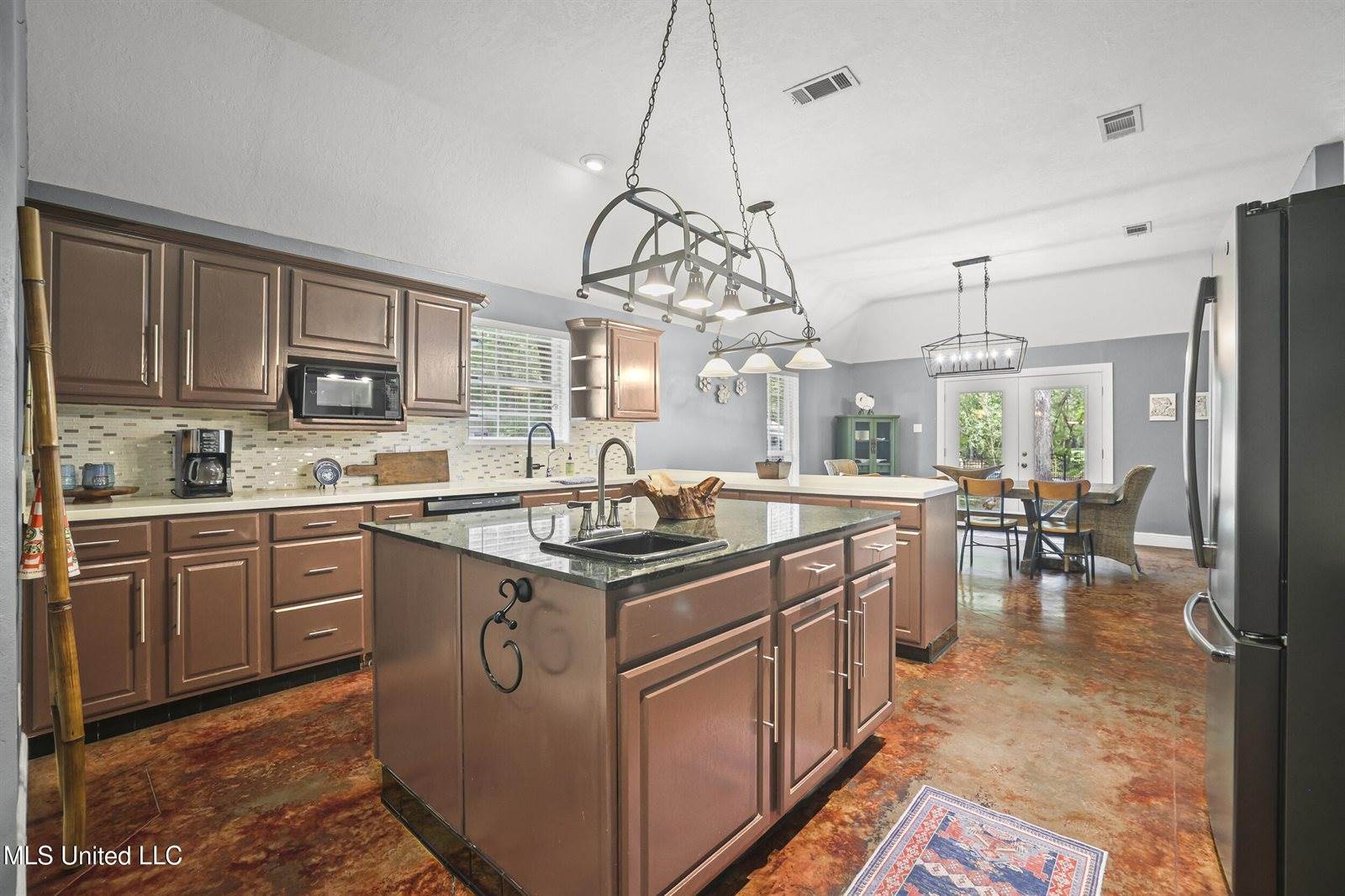 1400 Mary Street, Ocean Springs, MS 39564