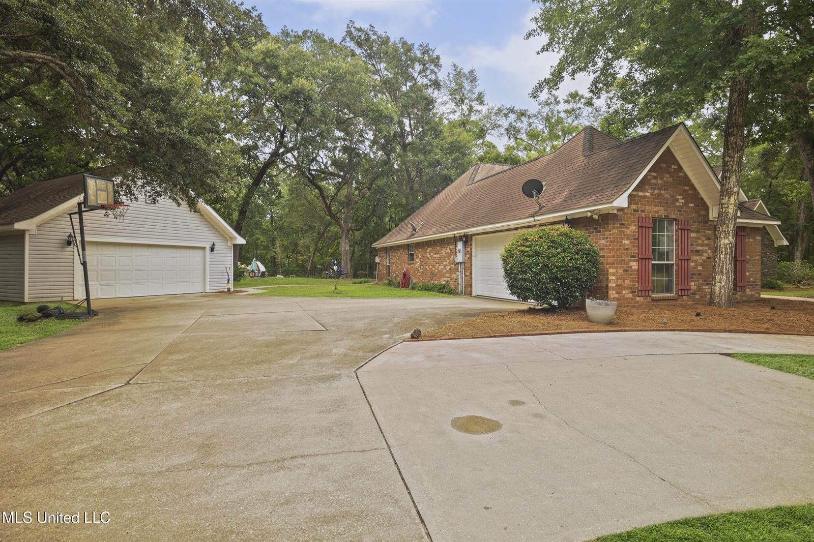 1400 Mary Street, Ocean Springs, MS 39564