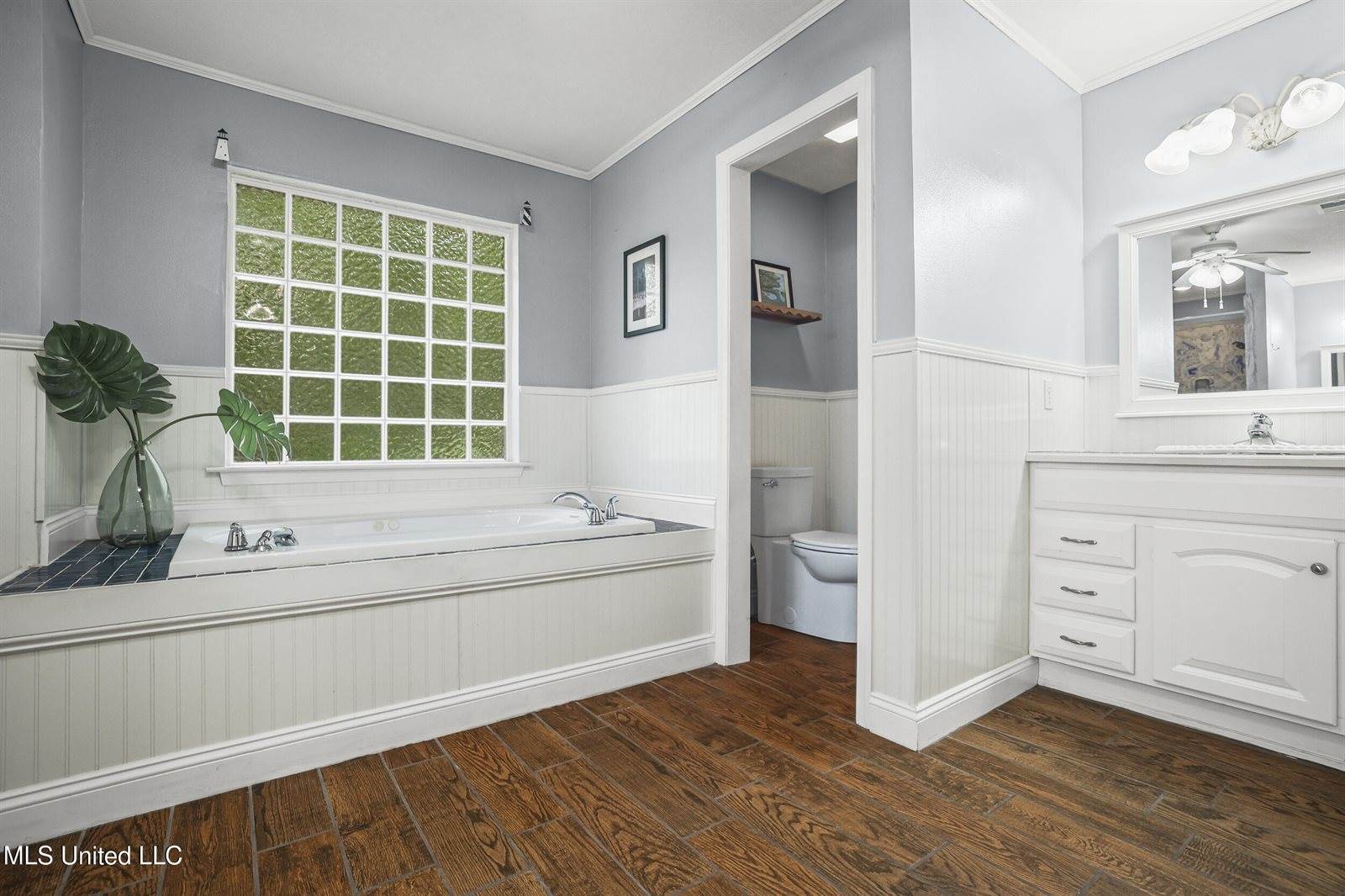 1400 Mary Street, Ocean Springs, MS 39564