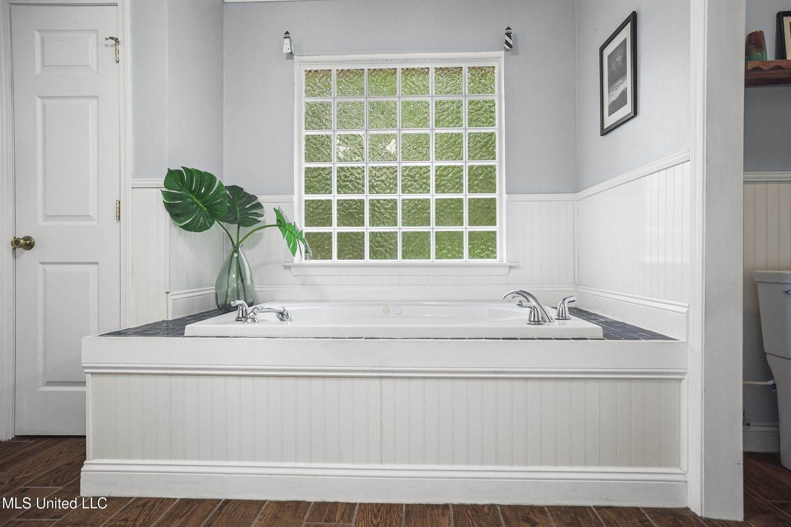 1400 Mary Street, Ocean Springs, MS 39564