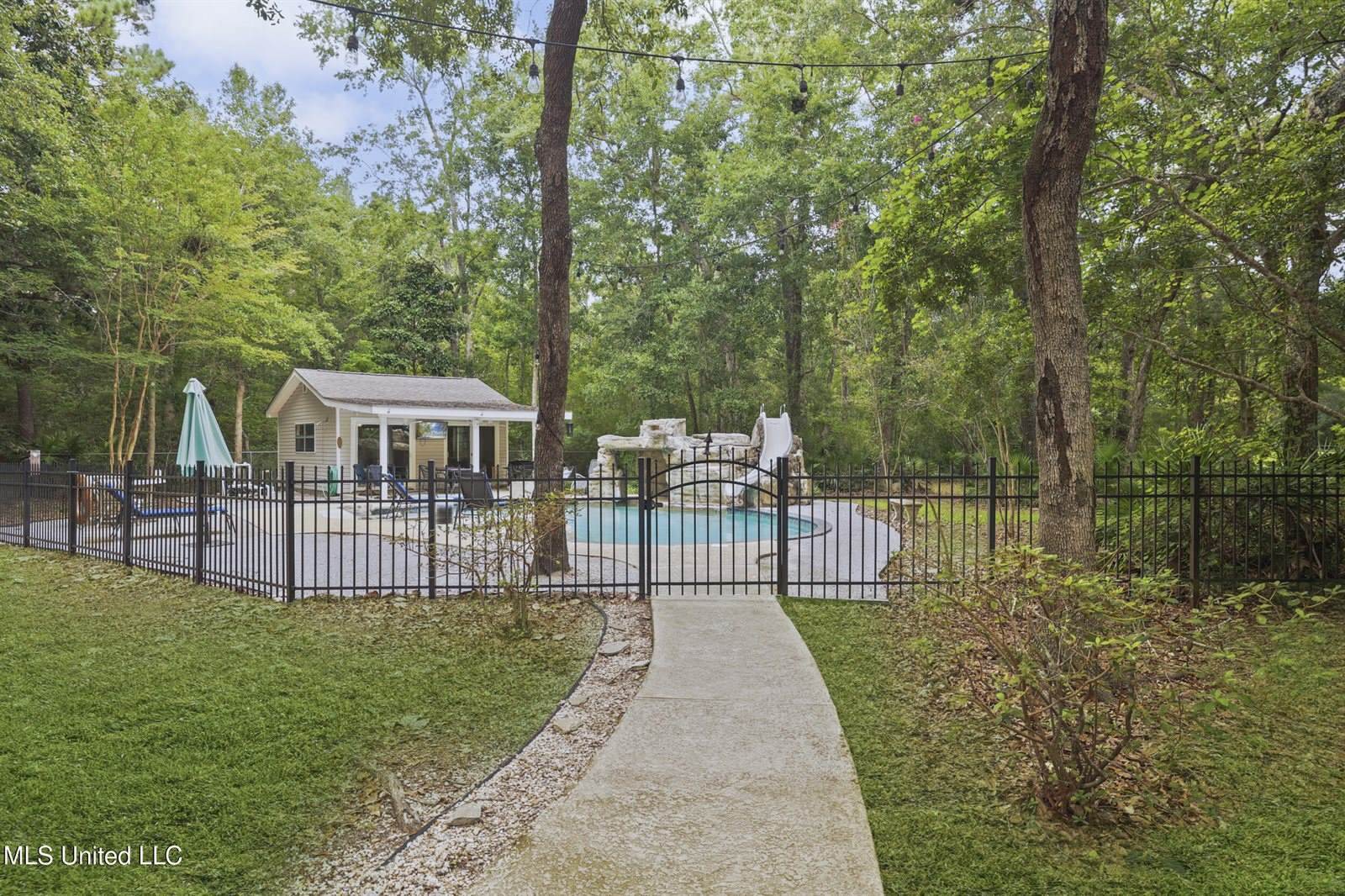 1400 Mary Street, Ocean Springs, MS 39564