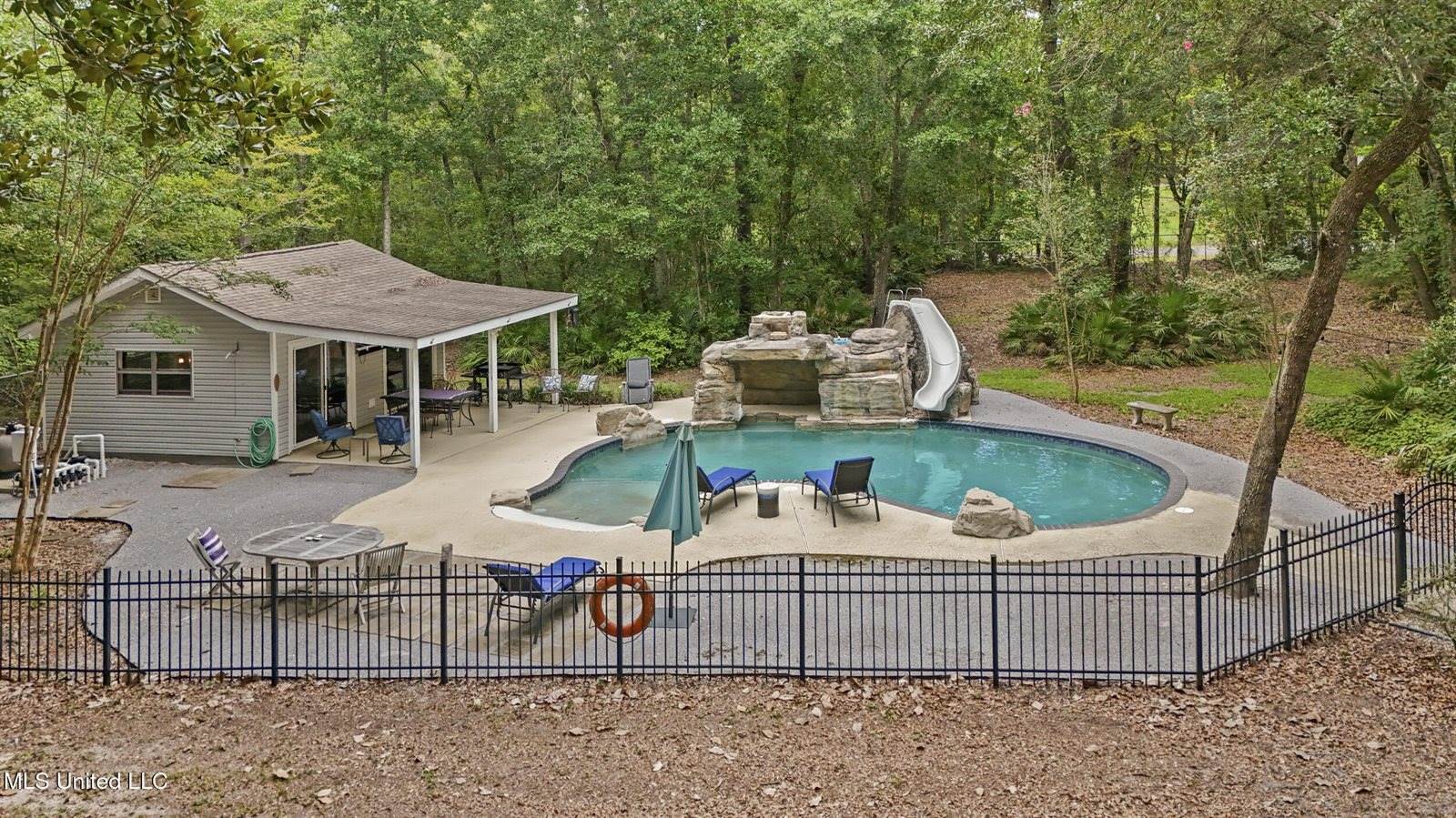 1400 Mary Street, Ocean Springs, MS 39564