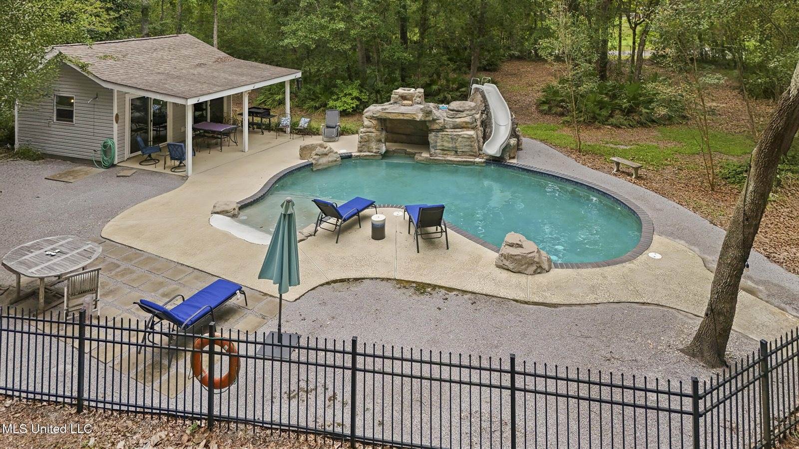 1400 Mary Street, Ocean Springs, MS 39564