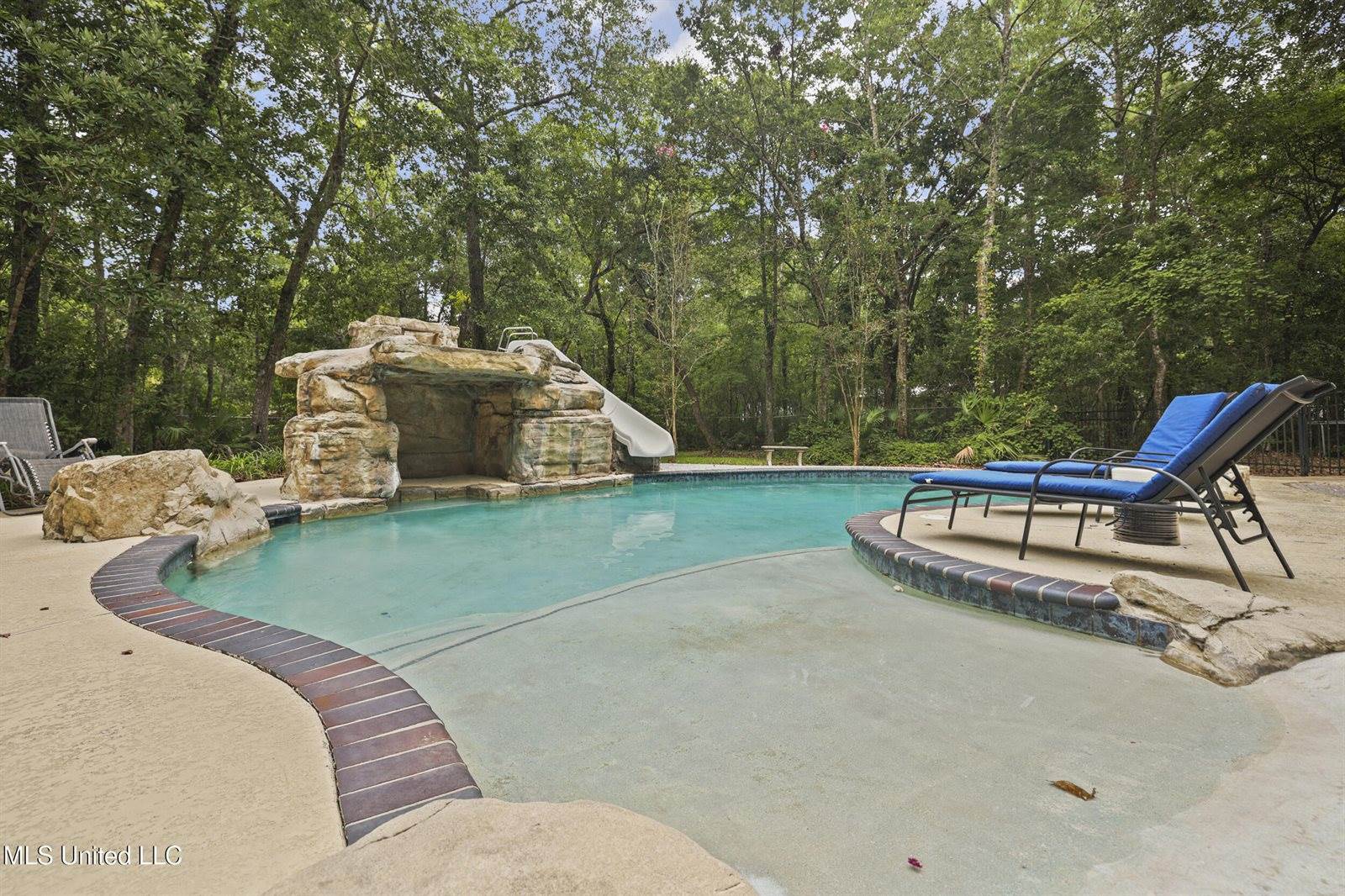 1400 Mary Street, Ocean Springs, MS 39564