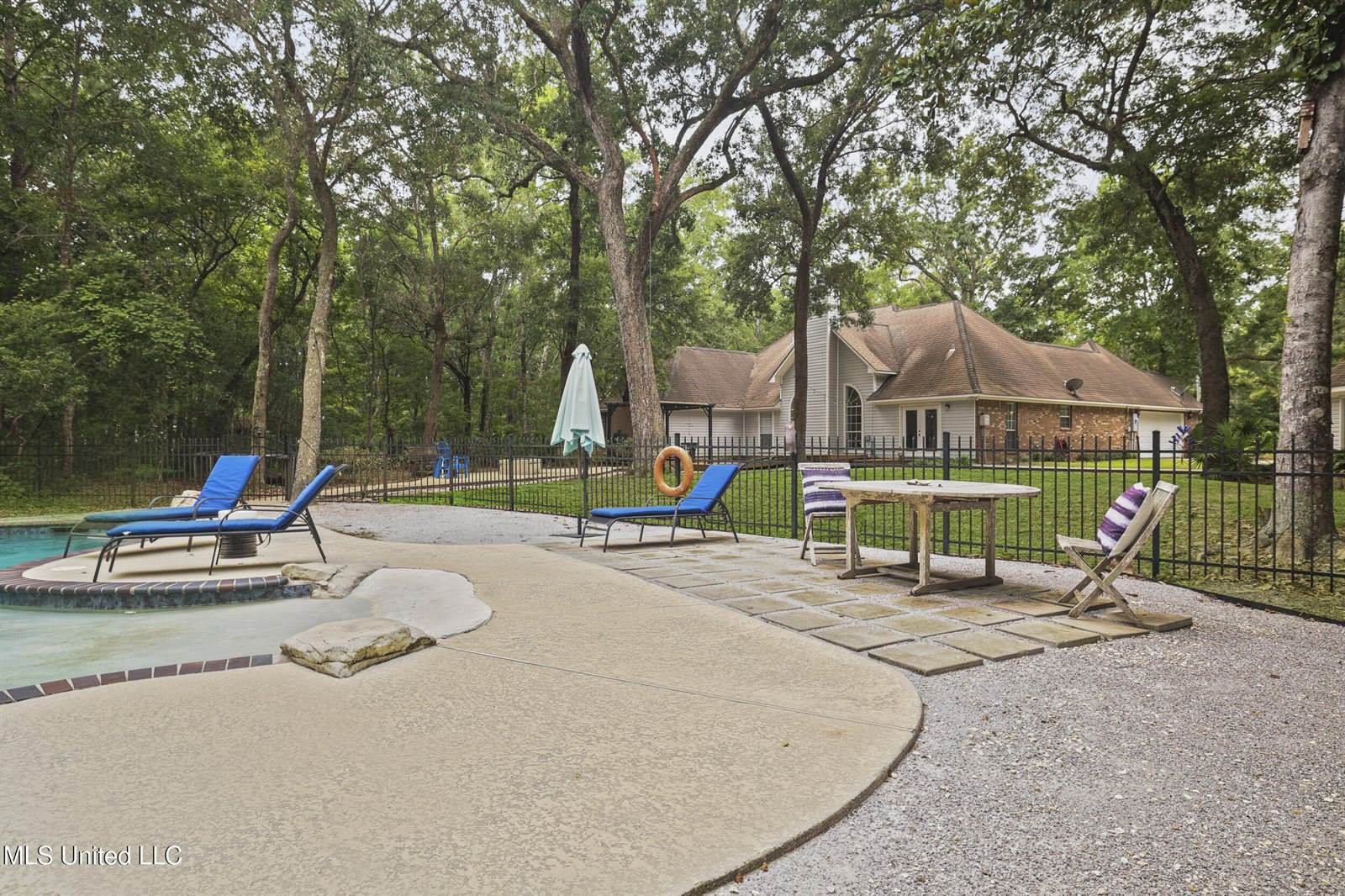 1400 Mary Street, Ocean Springs, MS 39564