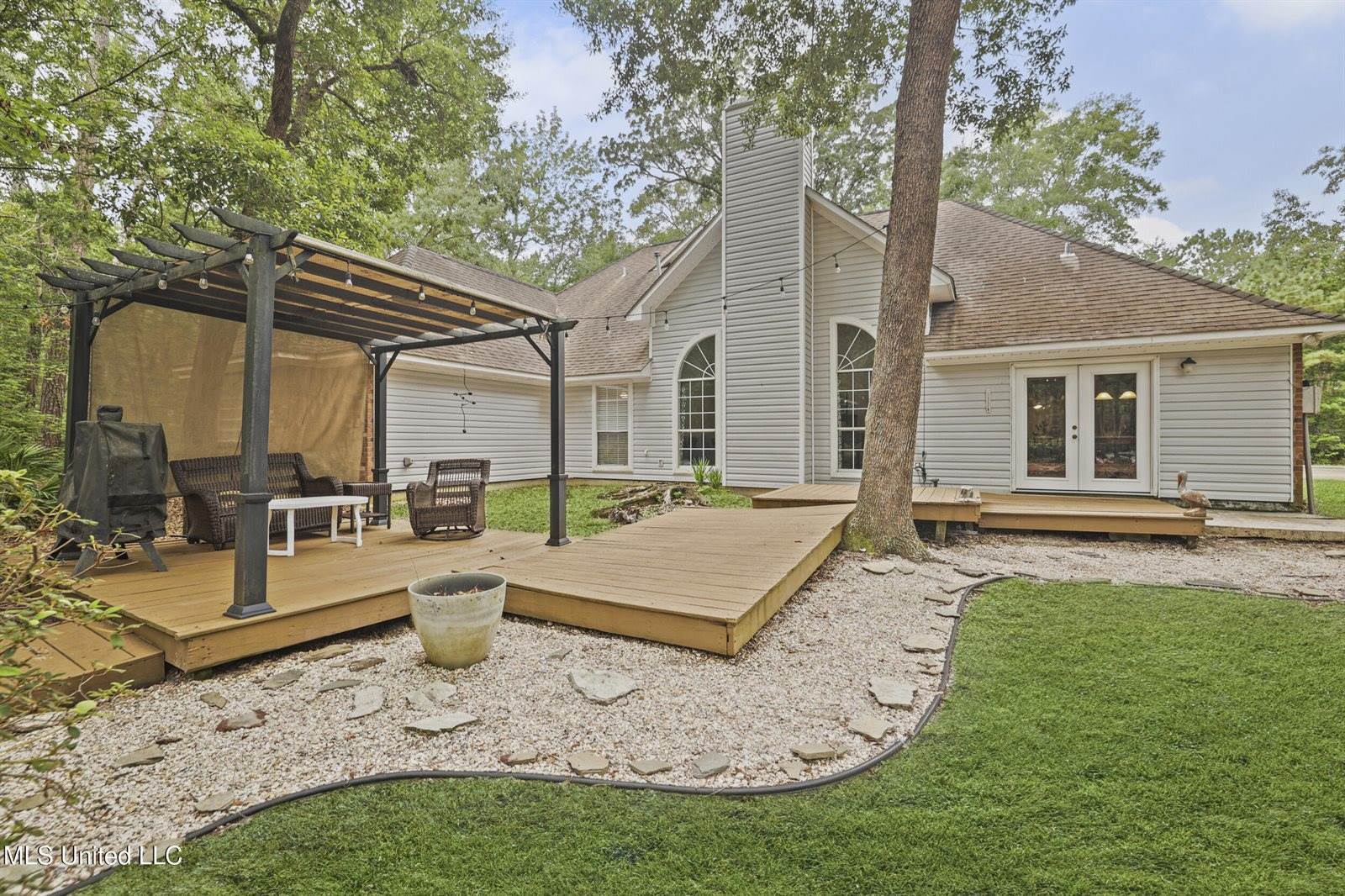 1400 Mary Street, Ocean Springs, MS 39564