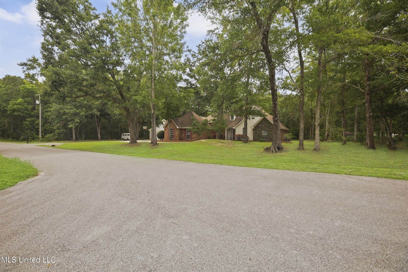 1400 Mary Street, Ocean Springs, MS 39564