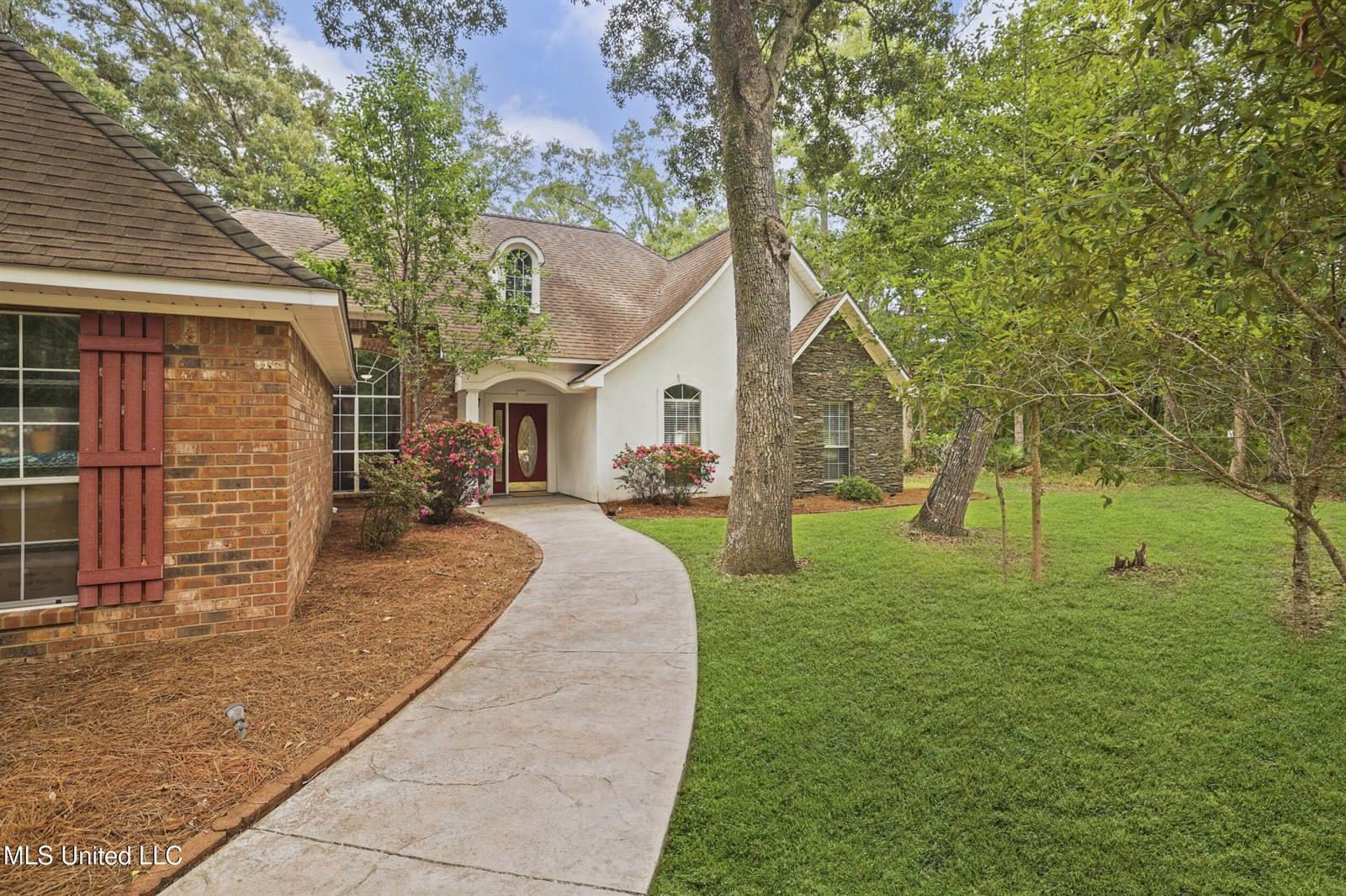 1400 Mary Street, Ocean Springs, MS 39564