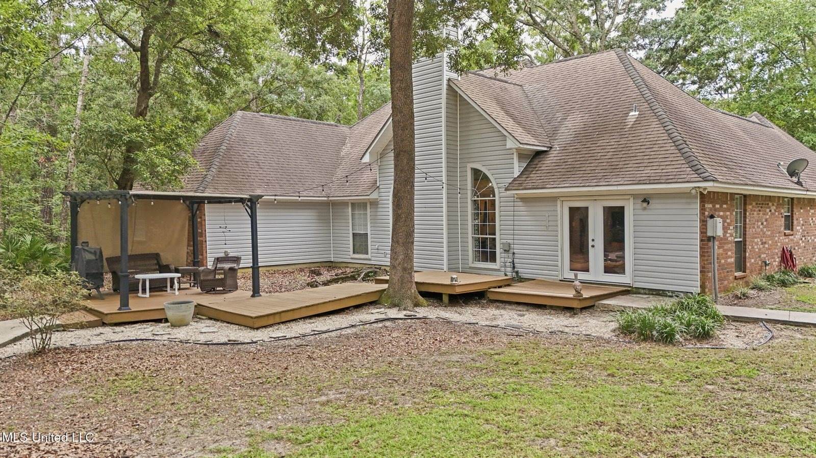 1400 Mary Street, Ocean Springs, MS 39564