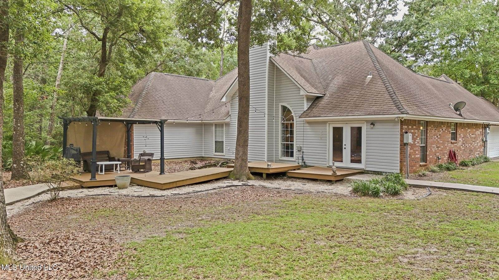 1400 Mary Street, Ocean Springs, MS 39564