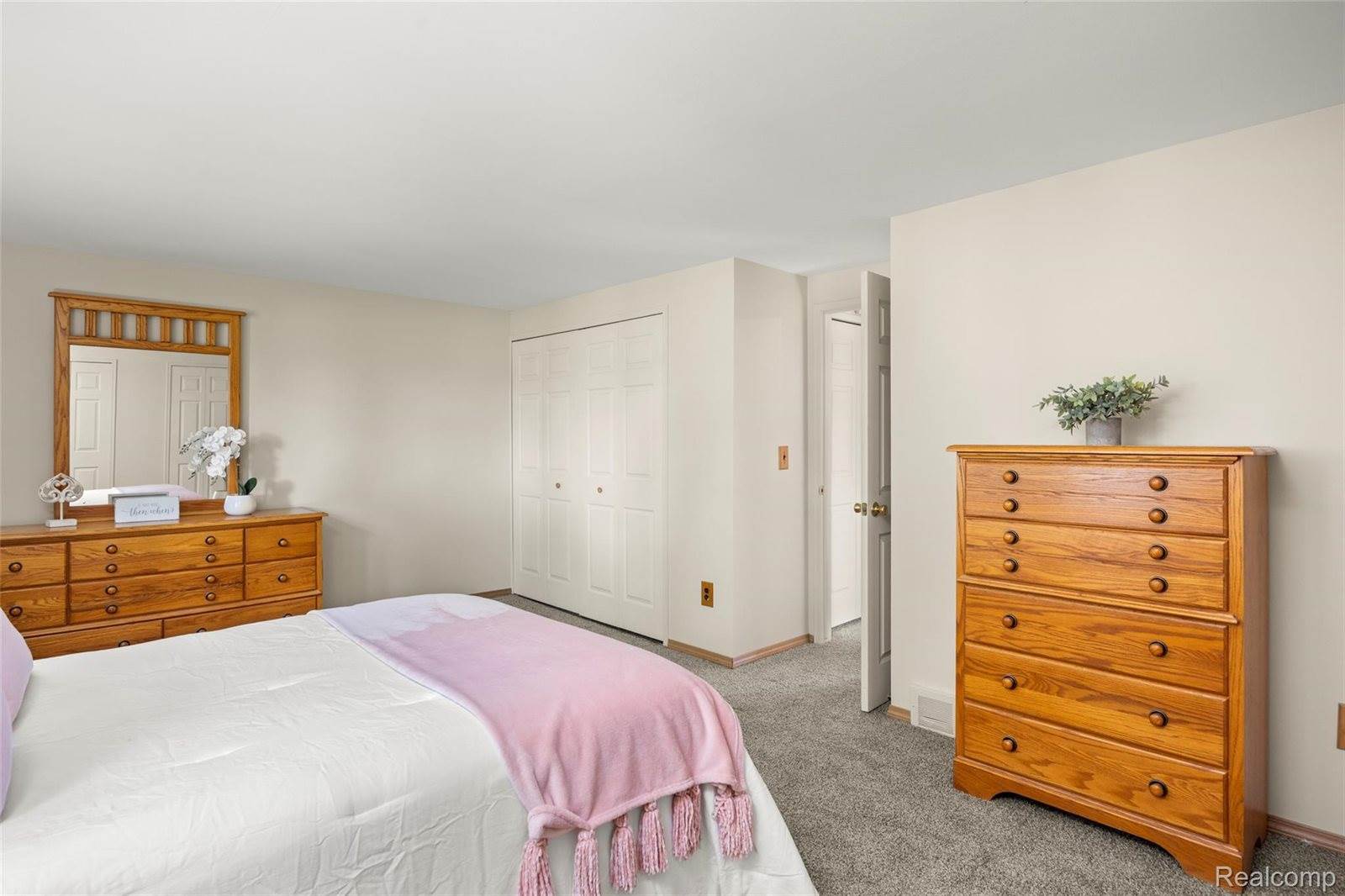 19932 S Great Oaks Circle, ClintonCharterTownship_Macomb, MI 48036