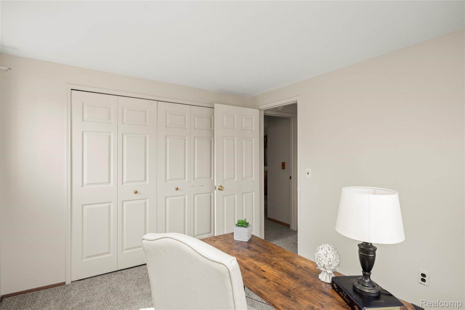 19932 S Great Oaks Circle, ClintonCharterTownship_Macomb, MI 48036