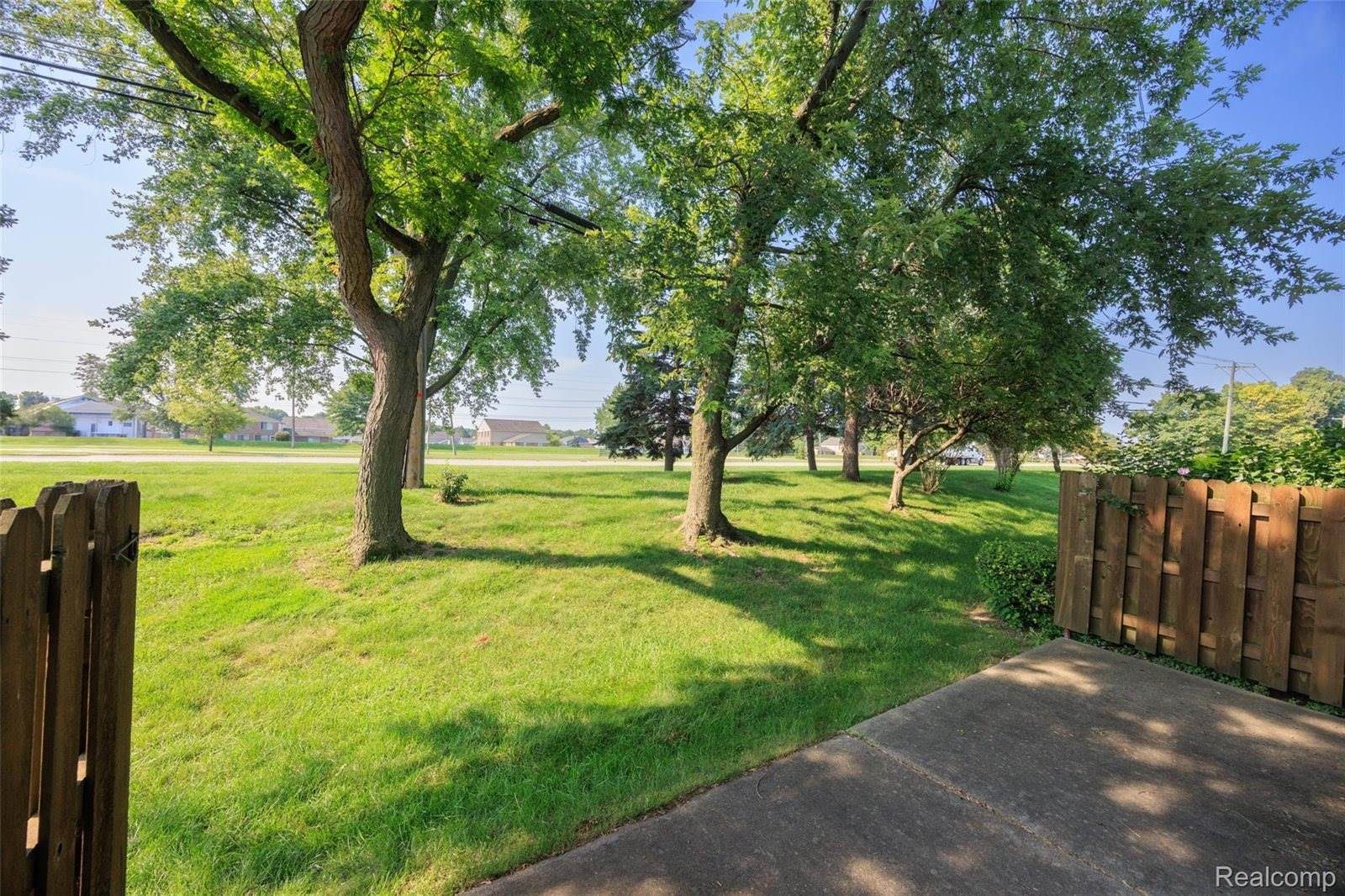 19932 S Great Oaks Circle, ClintonCharterTownship_Macomb, MI 48036