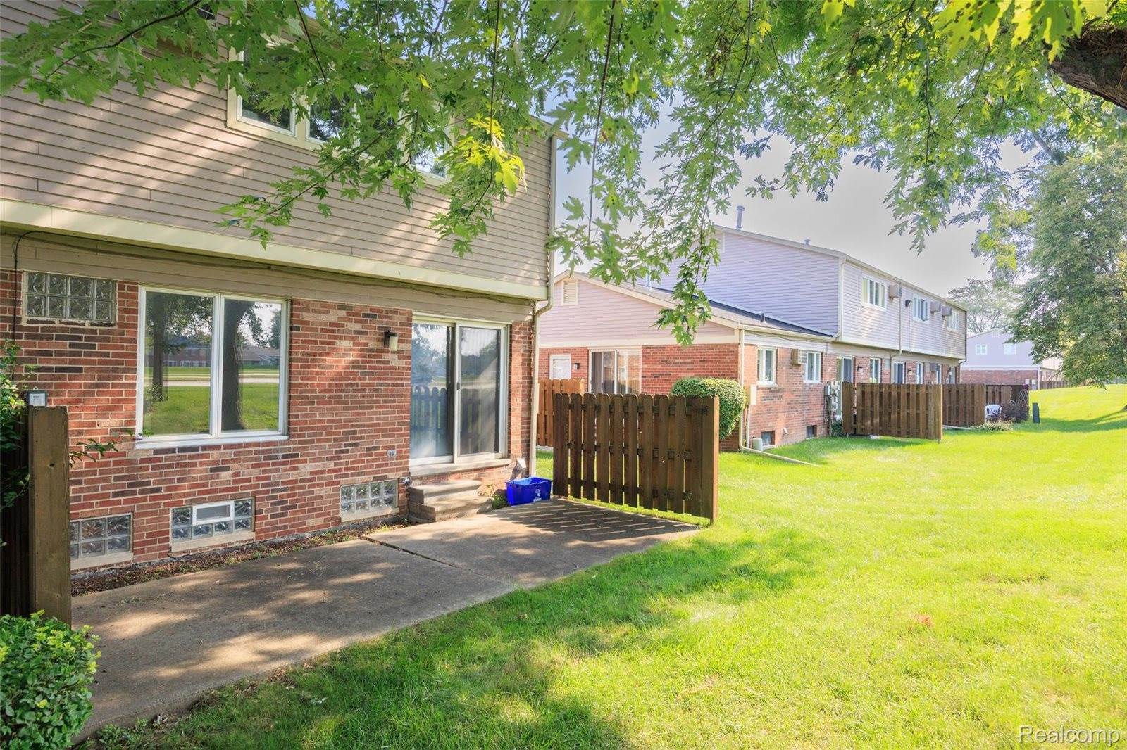 19932 S Great Oaks Circle, ClintonCharterTownship_Macomb, MI 48036