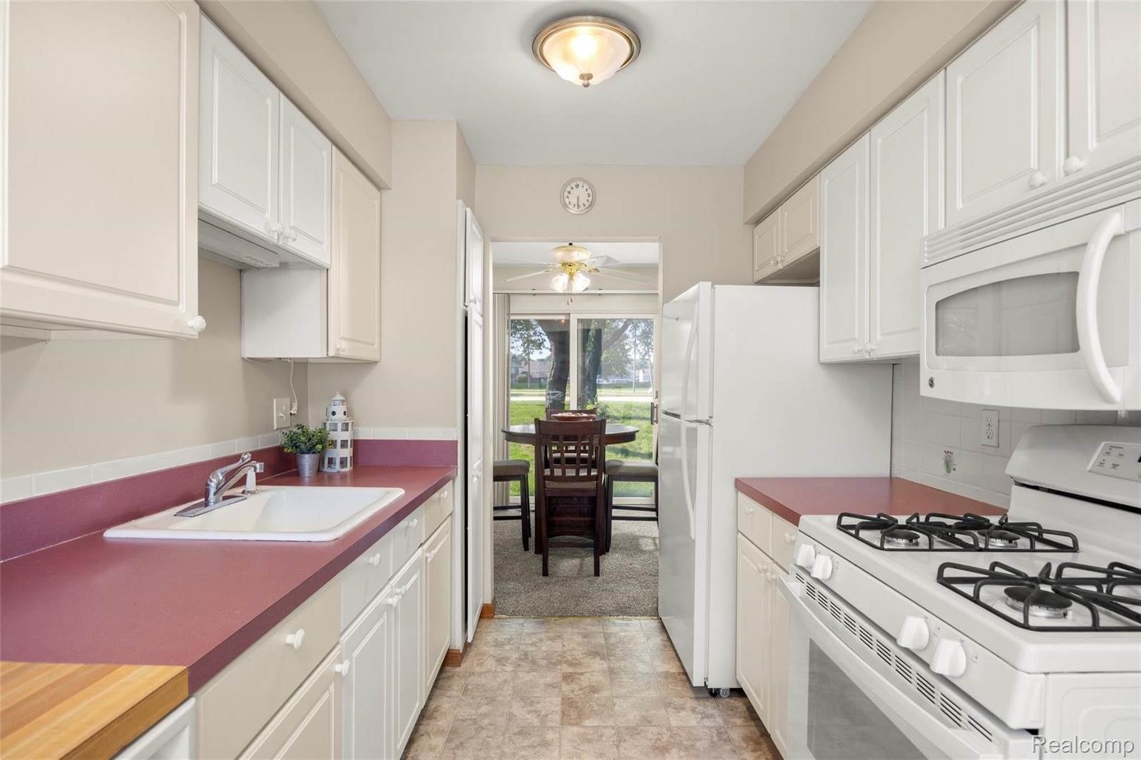 19932 S Great Oaks Circle, ClintonCharterTownship_Macomb, MI 48036