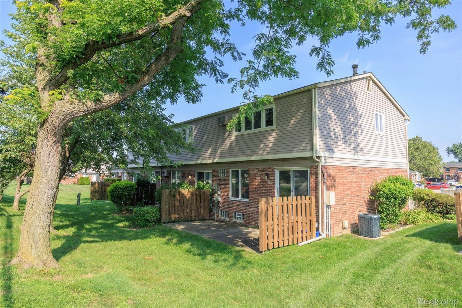 19932 S Great Oaks Circle, ClintonCharterTownship_Macomb, MI 48036