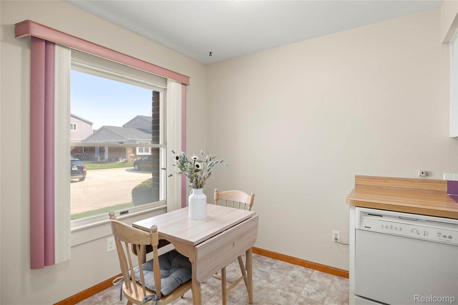 19932 S Great Oaks Circle, ClintonCharterTownship_Macomb, MI 48036