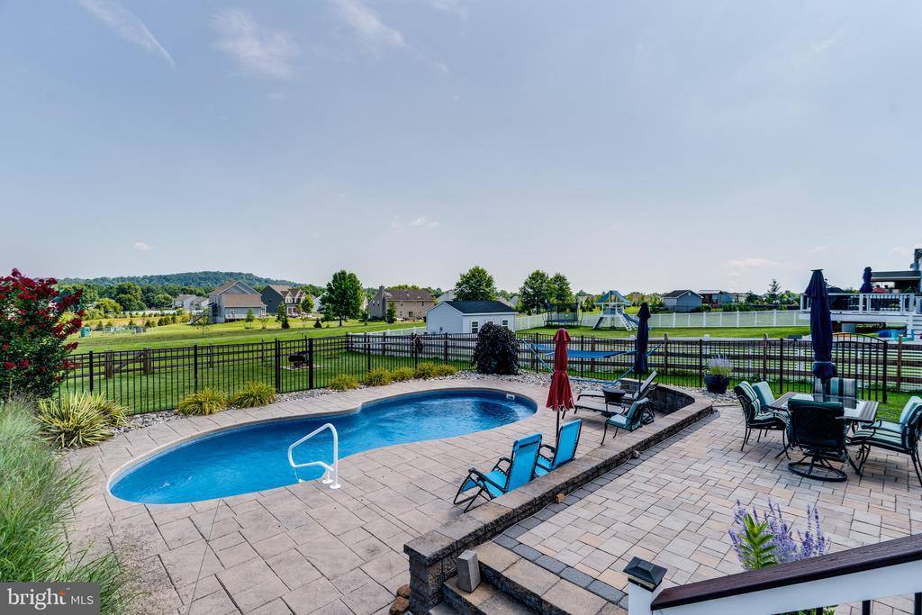 9 Sovereign Drive, Douglassville, PA 19518