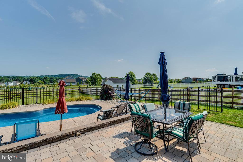 9 Sovereign Drive, Douglassville, PA 19518