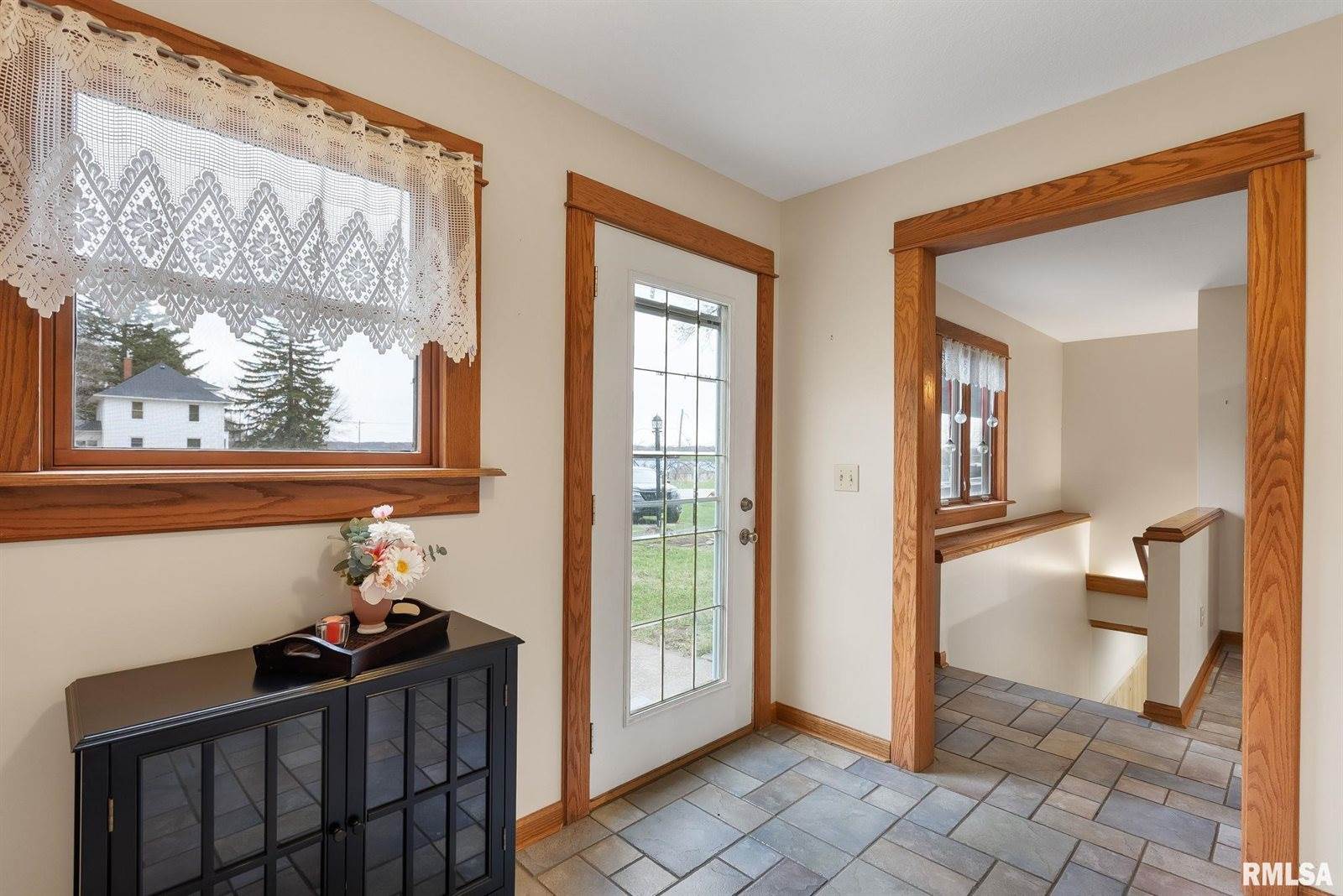 7020 Valley Drive, Bettendorf, IA 52722