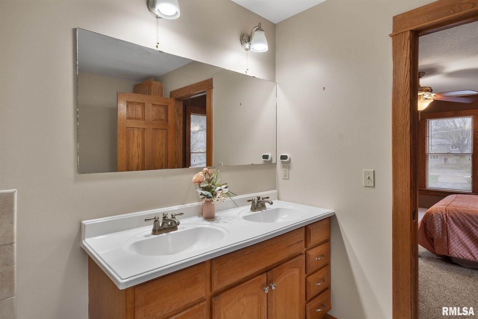 7020 Valley Drive, Bettendorf, IA 52722