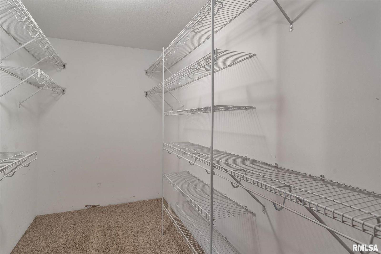 7020 Valley Drive, Bettendorf, IA 52722