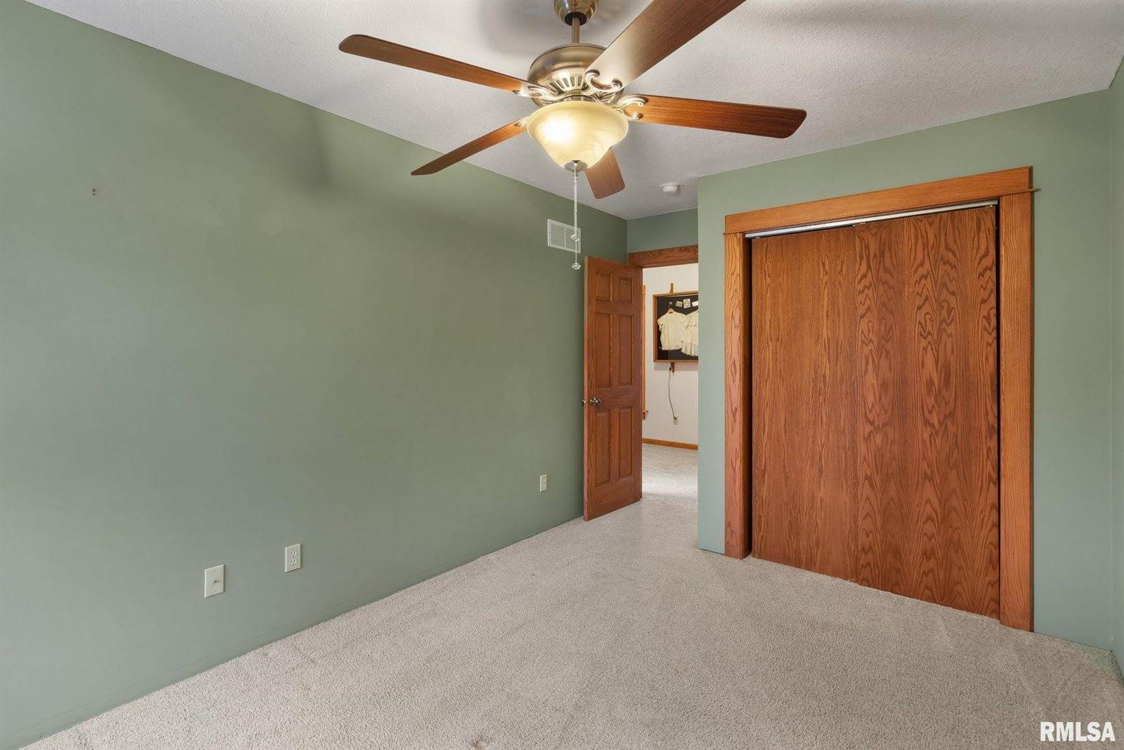 7020 Valley Drive, Bettendorf, IA 52722