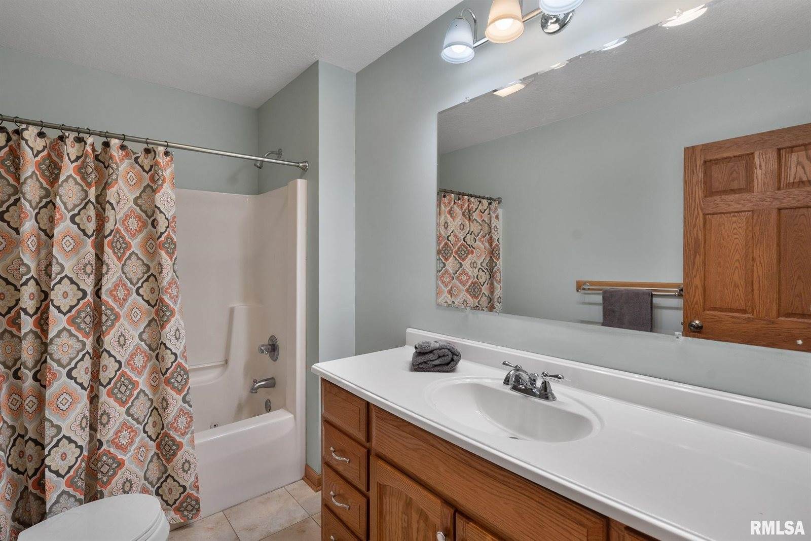 7020 Valley Drive, Bettendorf, IA 52722