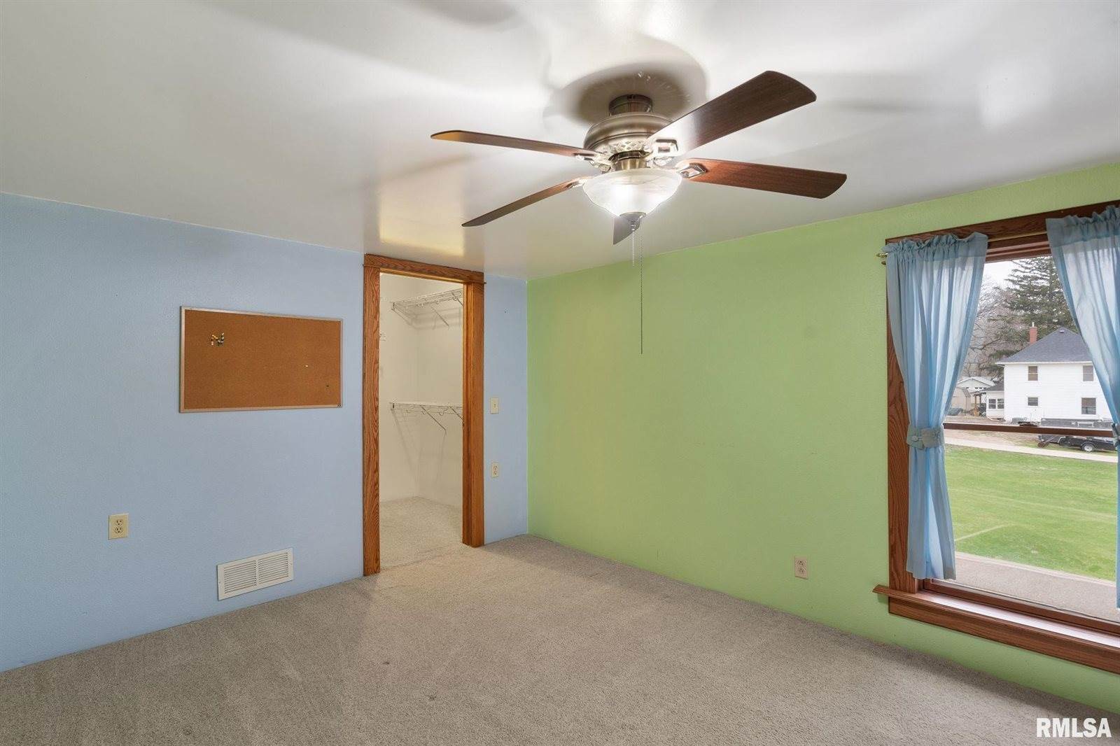 7020 Valley Drive, Bettendorf, IA 52722