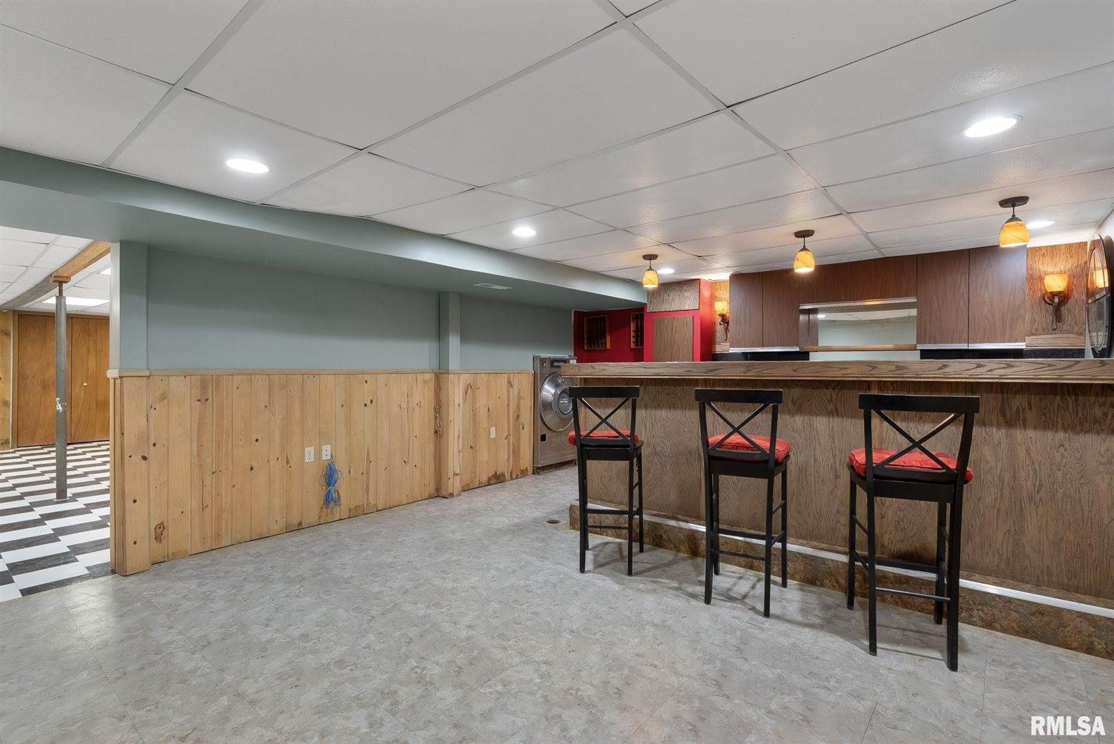 7020 Valley Drive, Bettendorf, IA 52722