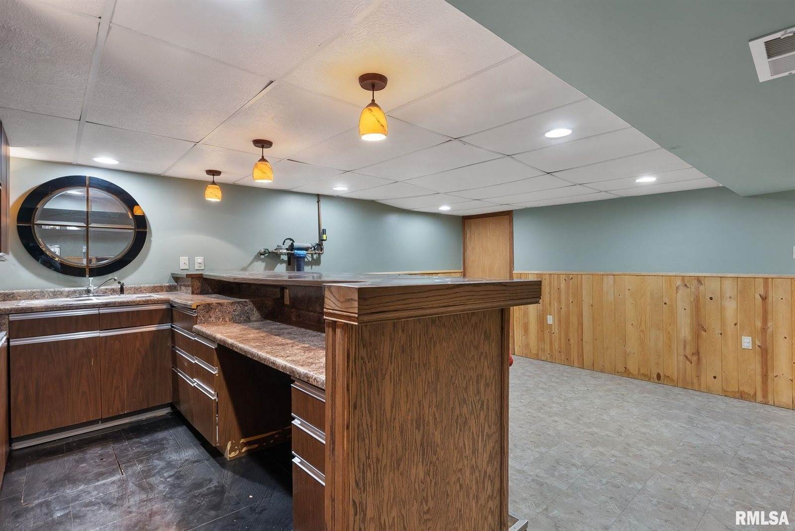 7020 Valley Drive, Bettendorf, IA 52722