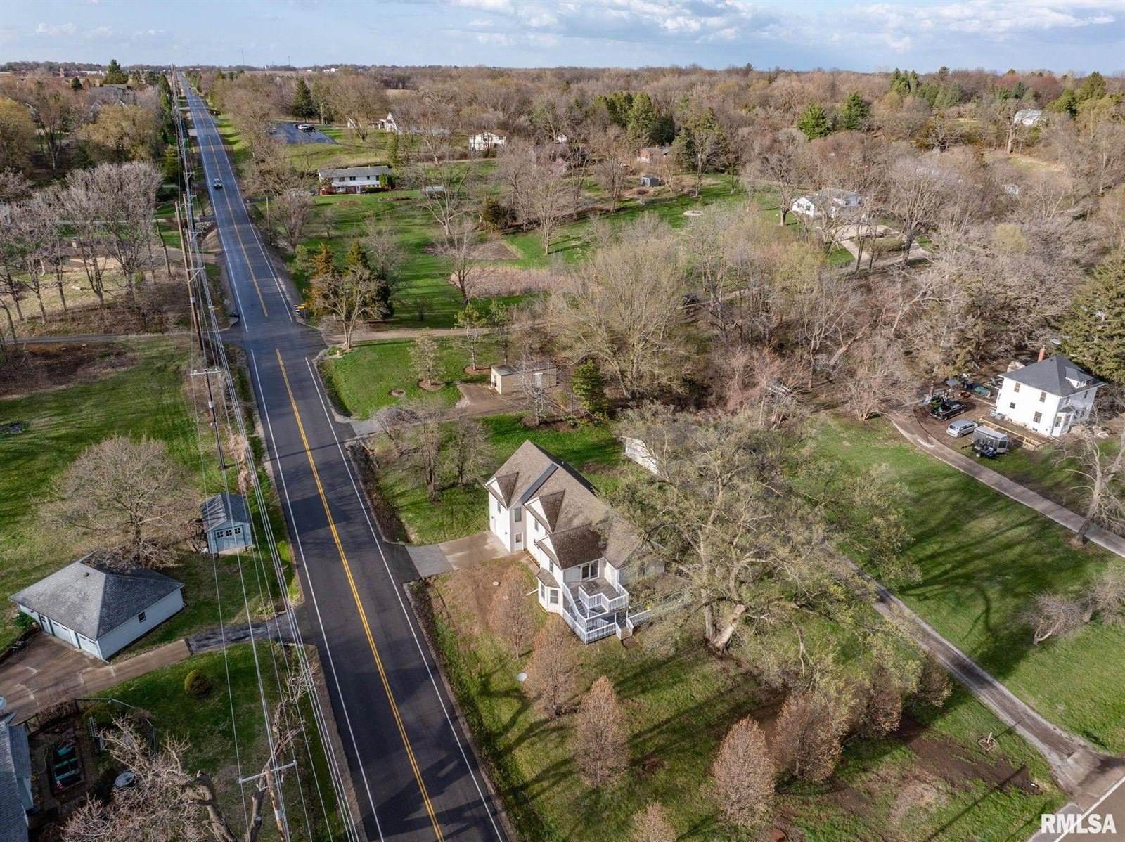 7020 Valley Drive, Bettendorf, IA 52722