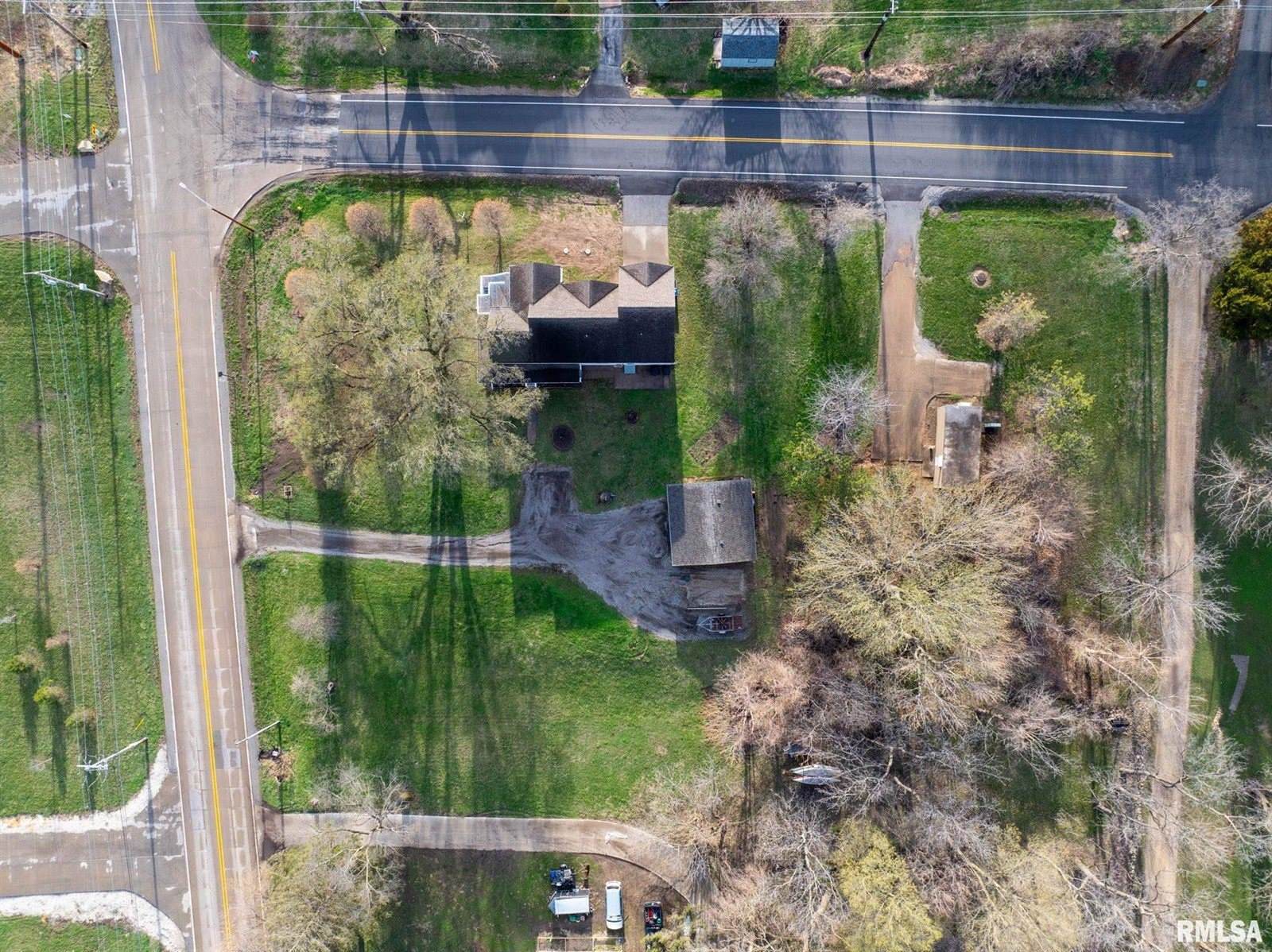 7020 Valley Drive, Bettendorf, IA 52722