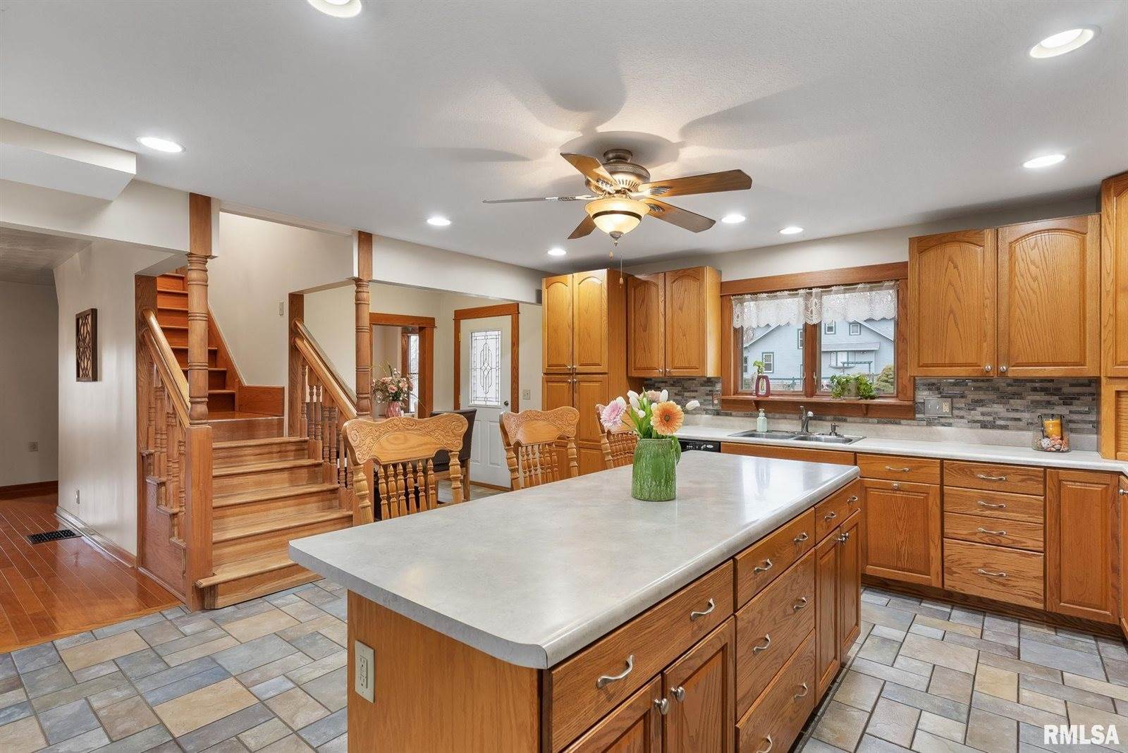 7020 Valley Drive, Bettendorf, IA 52722