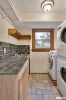 7020 Valley Drive, Bettendorf, IA 52722