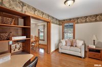 7020 Valley Drive, Bettendorf, IA 52722