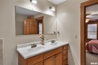 7020 Valley Drive, Bettendorf, IA 52722