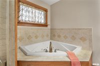 7020 Valley Drive, Bettendorf, IA 52722