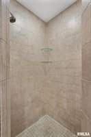 7020 Valley Drive, Bettendorf, IA 52722